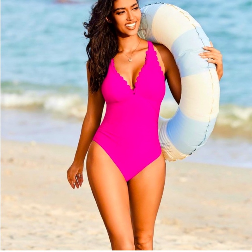 NWT Kate spade Pique Solids Scalloped Plunge Swimsuit, Vivid Snapdragon, Sz. S